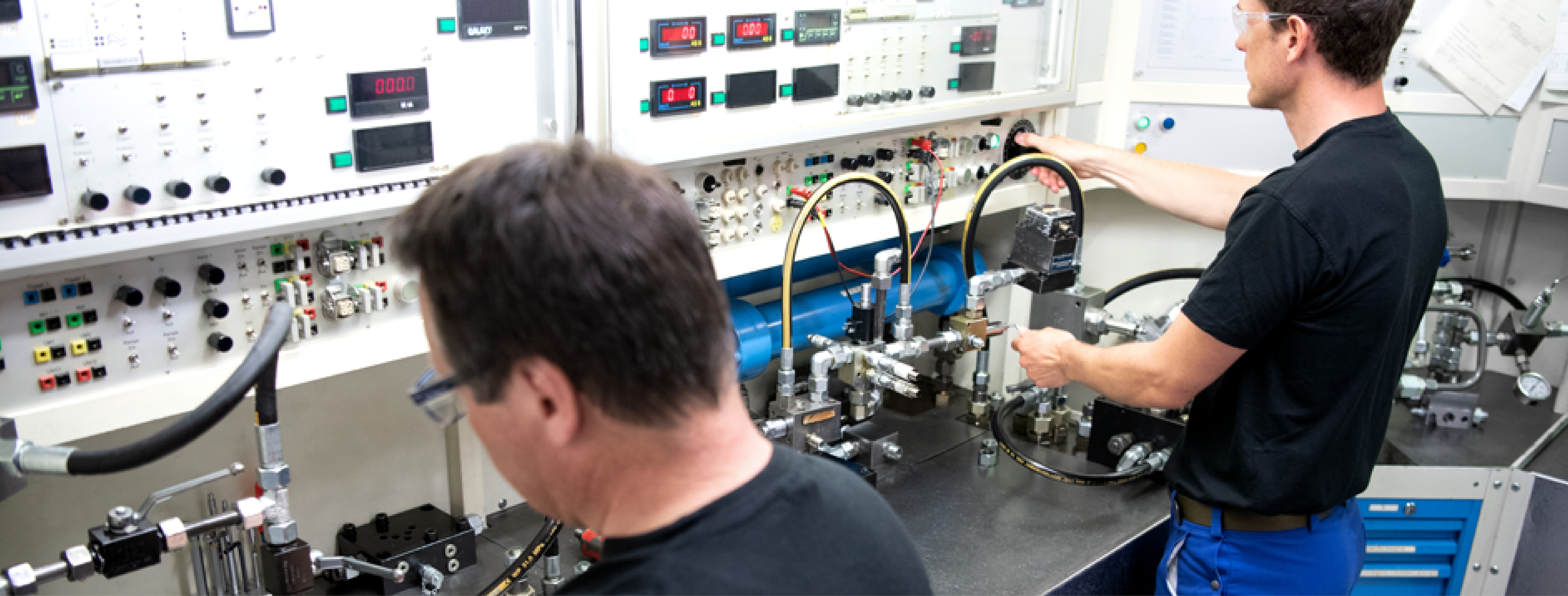 Versuchsmechaniker:in